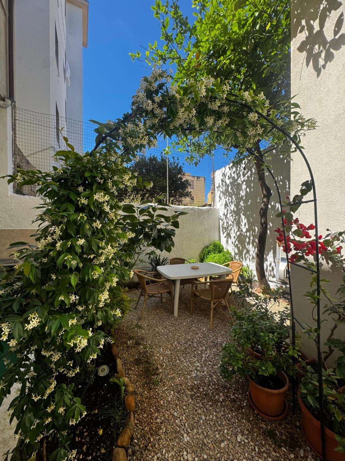 Flowered House With Garden 알게로 외부 사진
